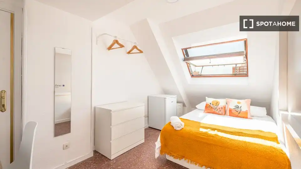 Habitación de Piso de alquiler en Madrid con Aire acondicionado, Calefacción y Amueblado