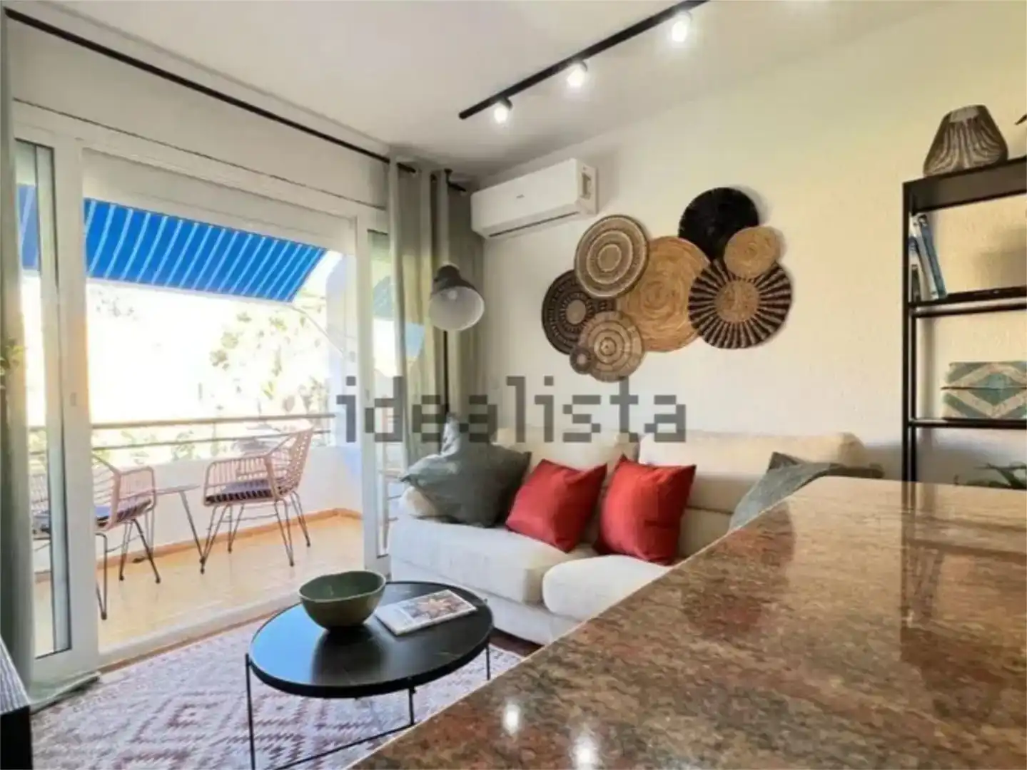 Vista exterior de Dúplex en venda en Estepona amb Aire condicionat, Piscina i Balcó