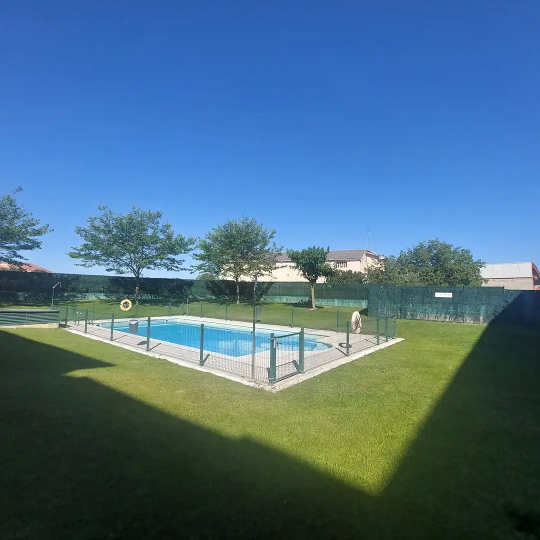 Piscina de Piso en venta en Grañón con Jardín privado, Terraza y Piscina