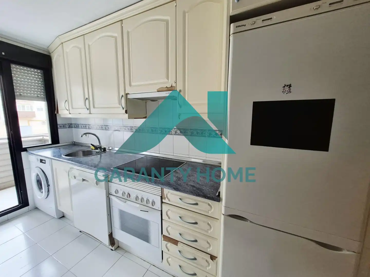 Cocina de Piso en venta en Cáceres con Terraza, Trastero y Amueblado