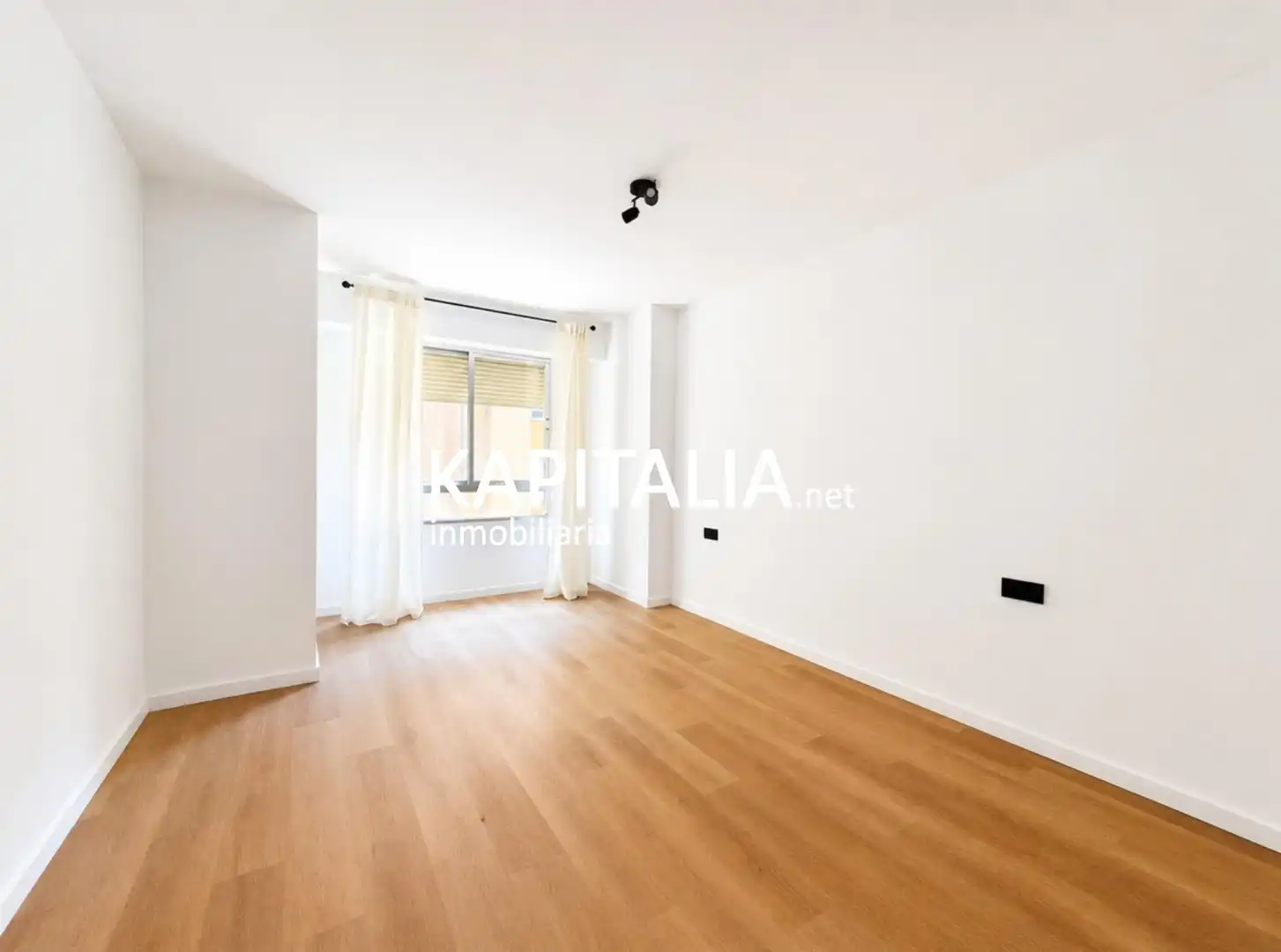 Schlafzimmer von Wohnung zum Verkauf in Ontinyent mit Parkett und Balkon