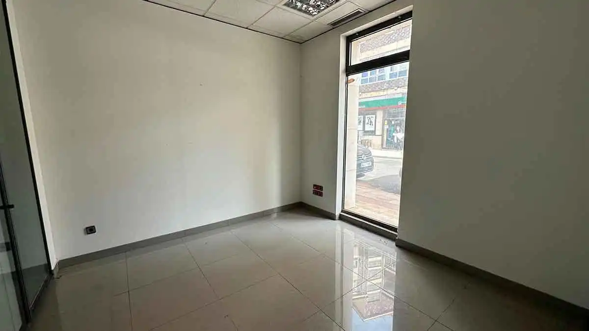 Local comercial en venda a Cistierna, imagen 5