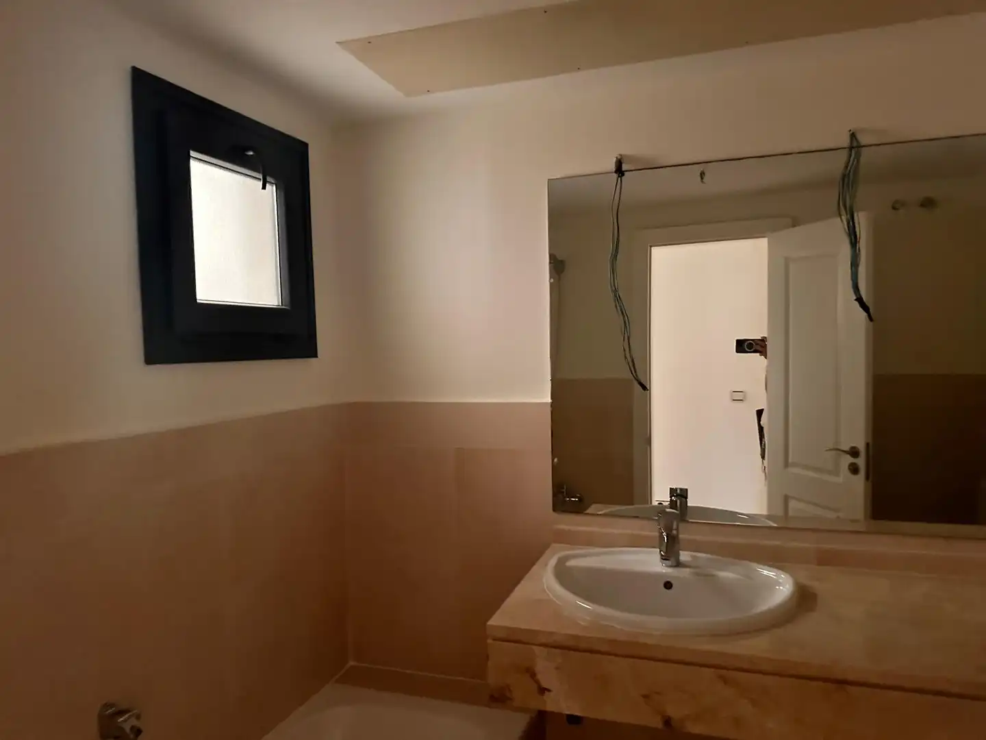Bathroom of Flat for sale in Sevilla  with Swimming Pool