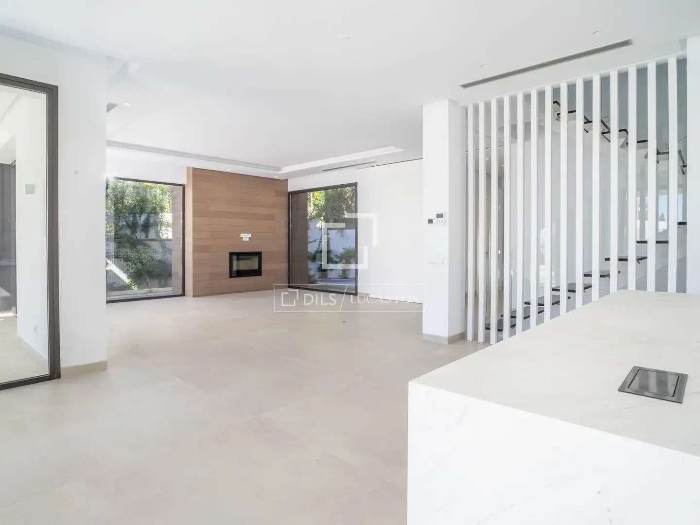 Sala de estar de Casa o chalet en venta en Marbella con Aire acondicionado, Calefacción y Jardín privado