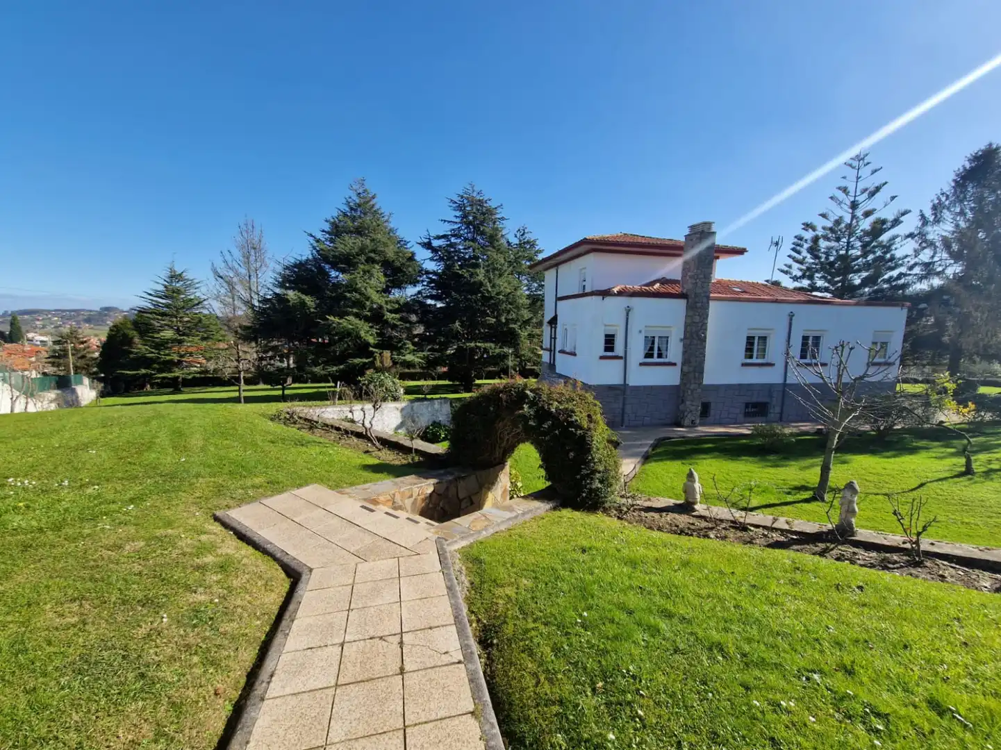 Jardí de Casa o xalet en venda en Castrillón amb Calefacció, Terrassa i Traster