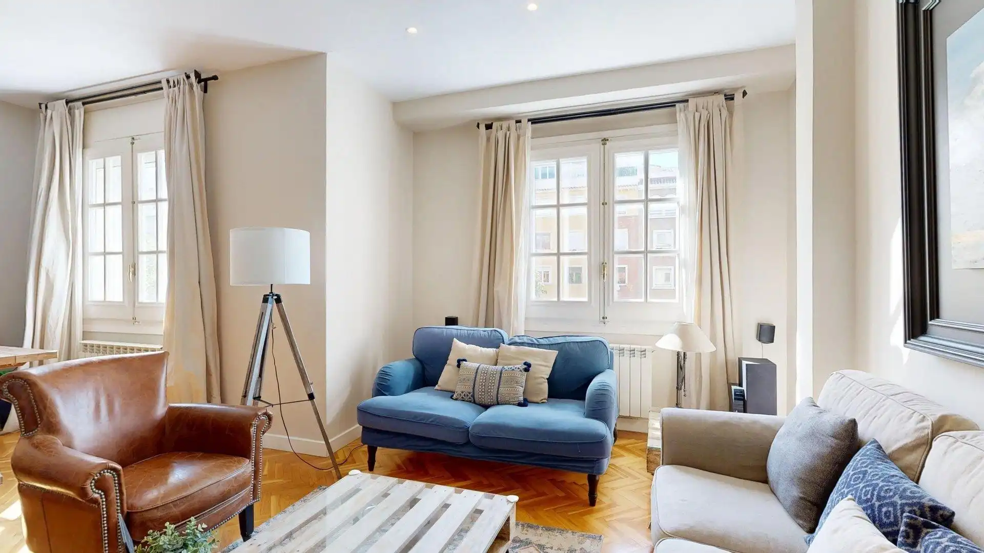 Living room of Flat for sale in Zaragoza  with Air Conditioner, Heating and Parquet flooring