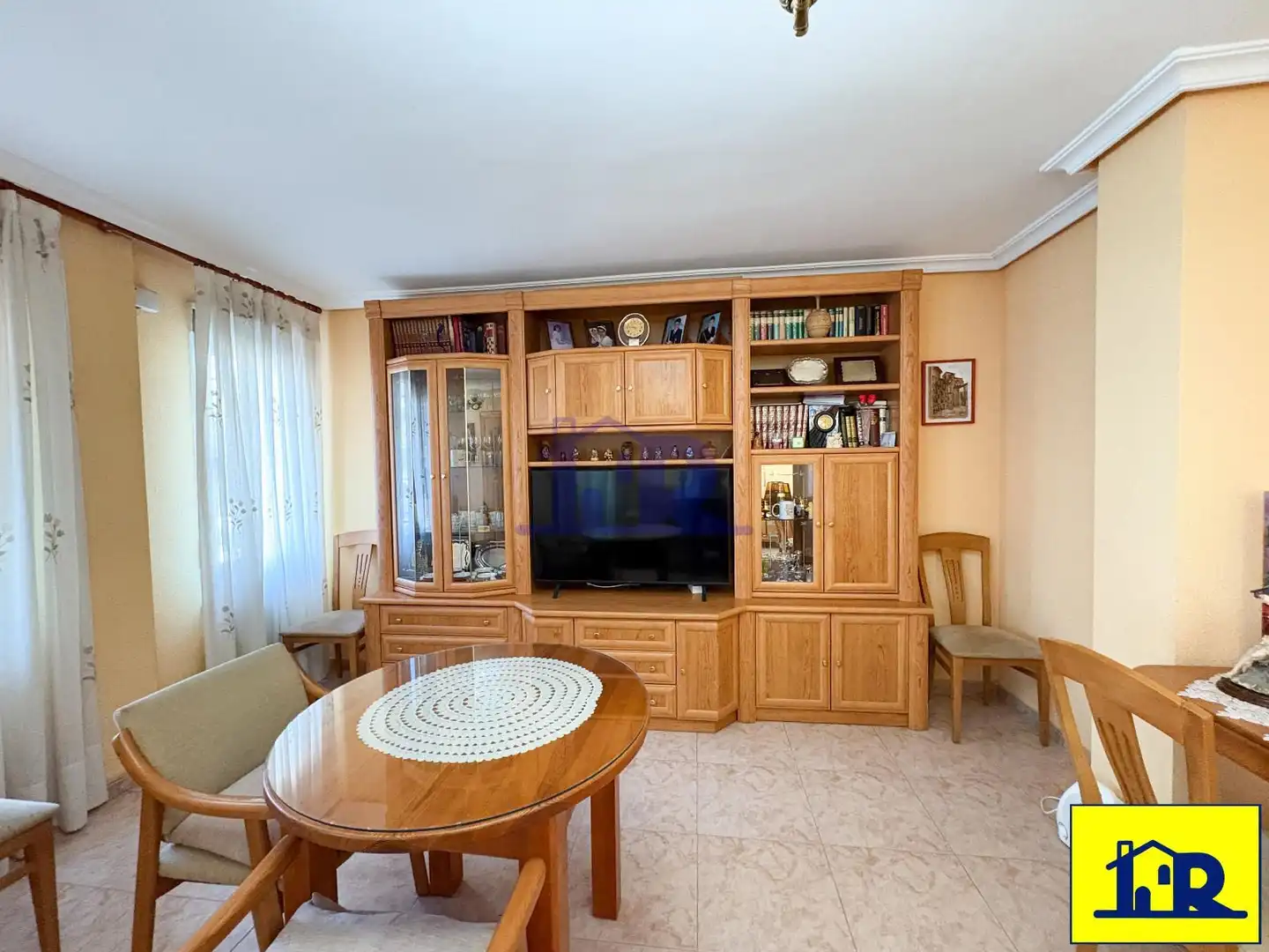 Sala d'estar de Pis en venda en Cuenca amb Calefacció, Terrassa i Moblat