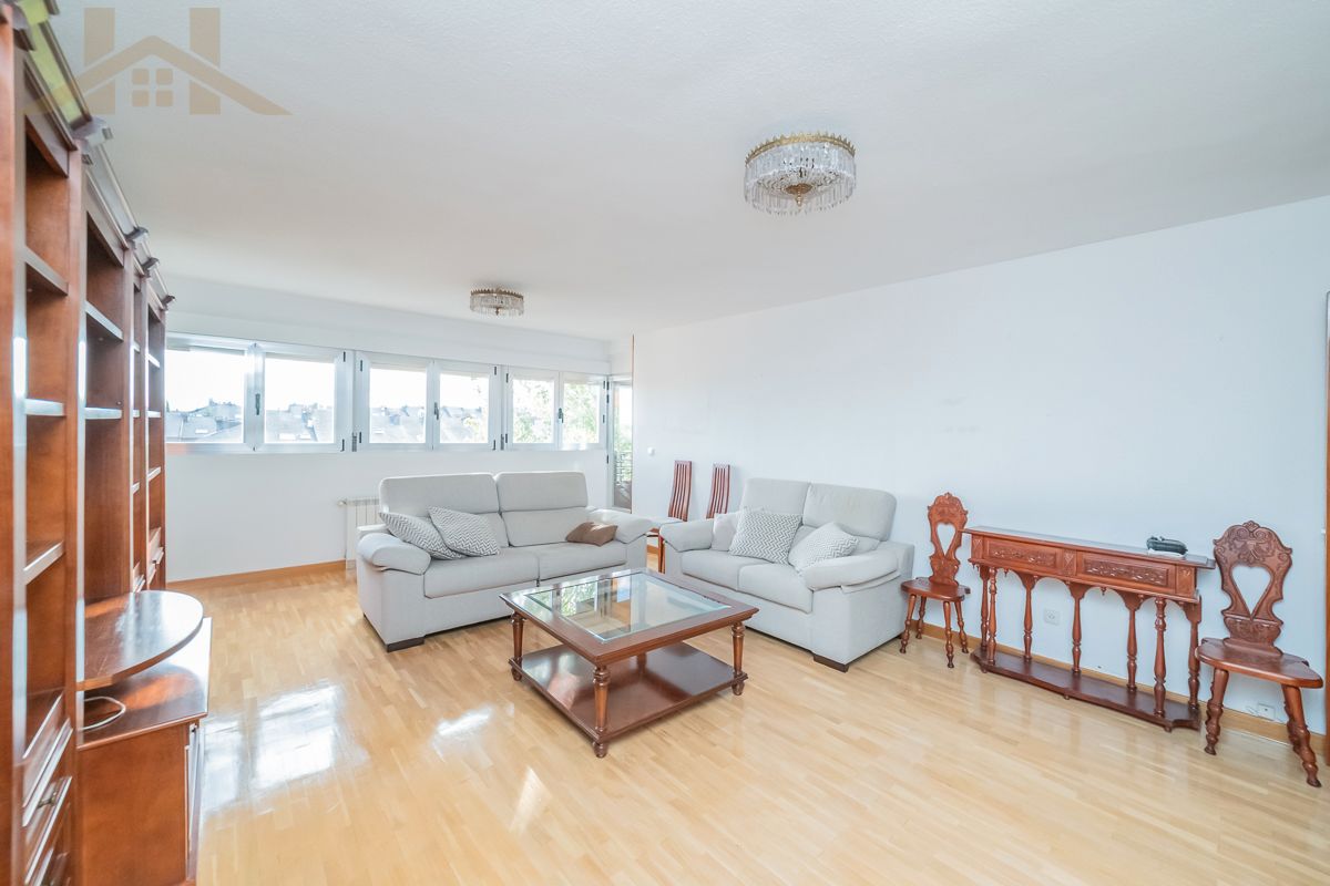 Sala d'estar de Àtic en venda en Majadahonda amb Calefacció, Parquet i Terrassa