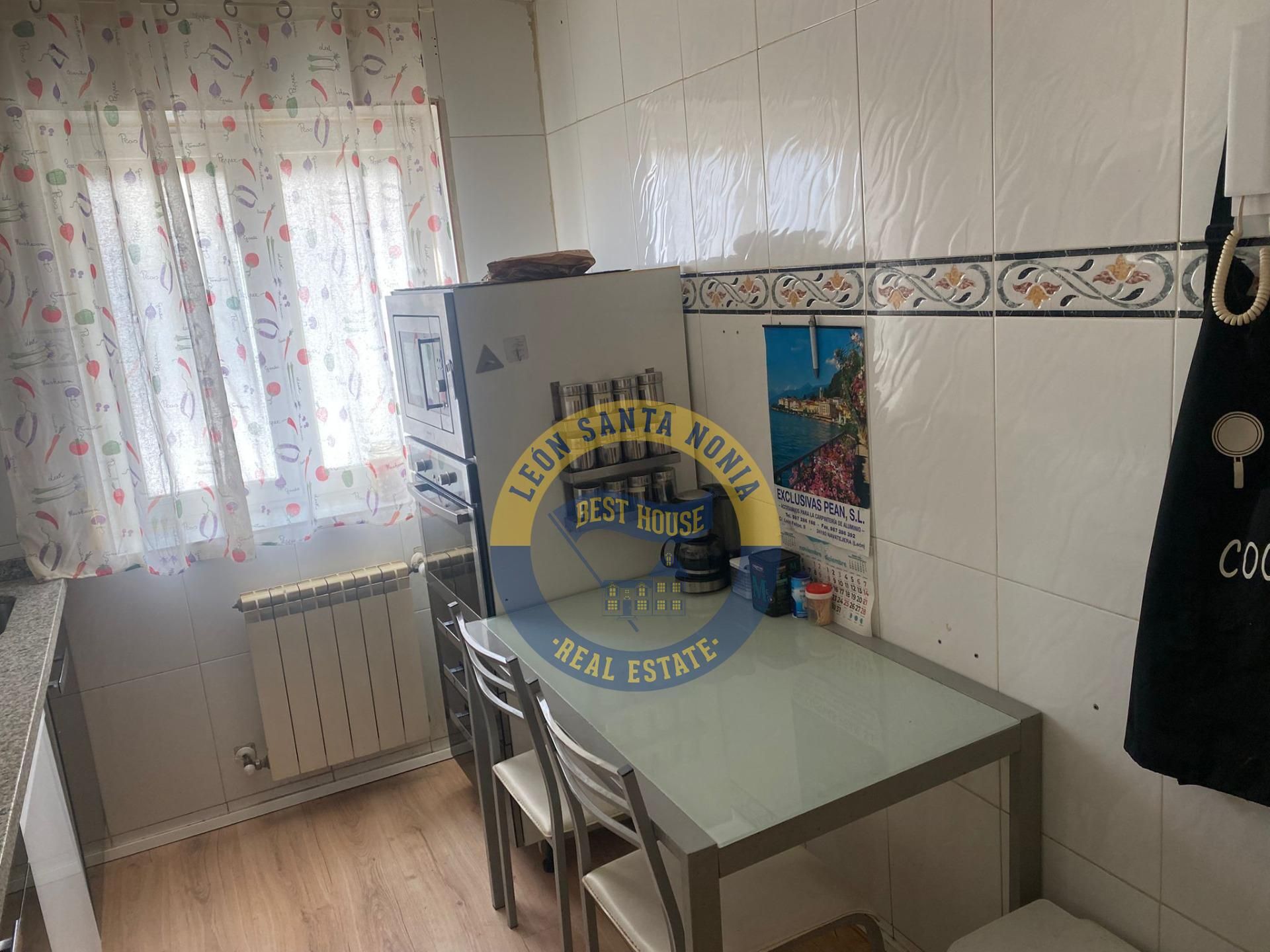 Cuina de Pis en venda en León Capital  amb Calefacció, Traster i Alarma