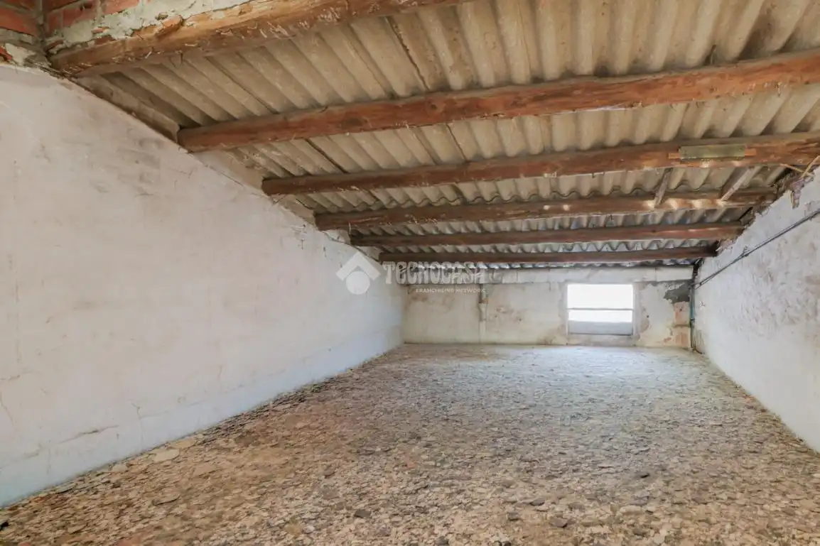 Einfamilien-Reihenhaus zum Verkauf in Terrassa mit Terrasse