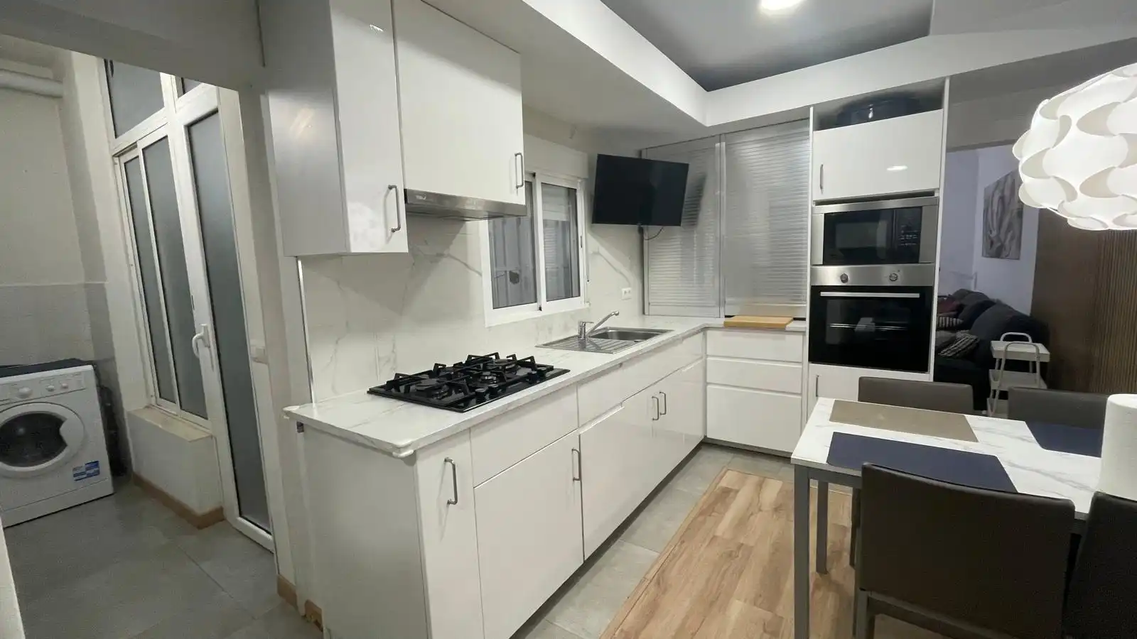 Cuina de Planta baixa en venda en Barcelona amb Calefacció, Forn i Alarma