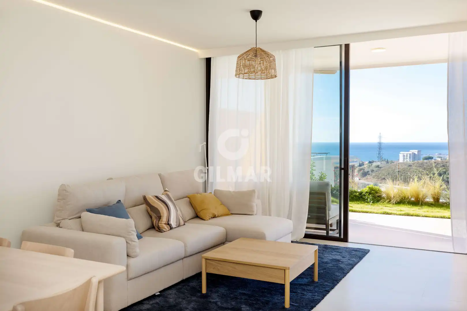Wohnzimmer von Wohnungen zum Verkauf in Fuengirola mit Heizung, Privatgarten und Abstellraum