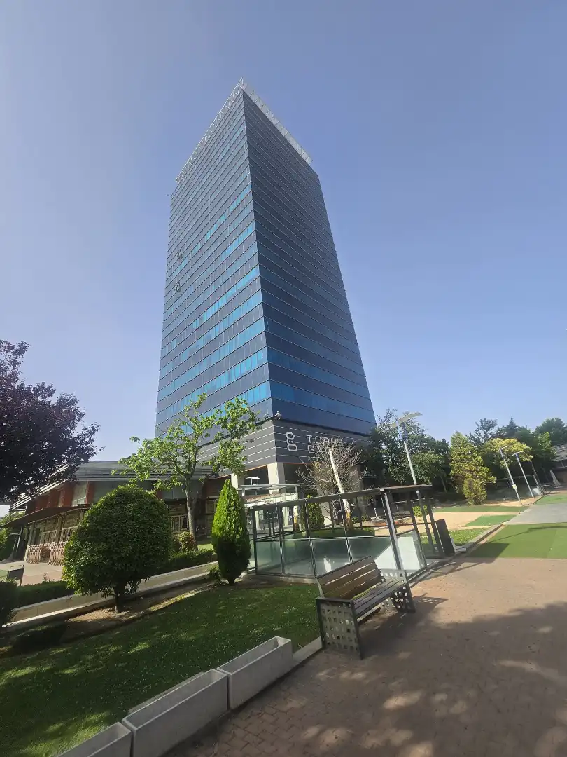 Außenansicht von Büro zum Verkauf in Alcalá de Henares mit Klimaanlage, Heizung und Internet