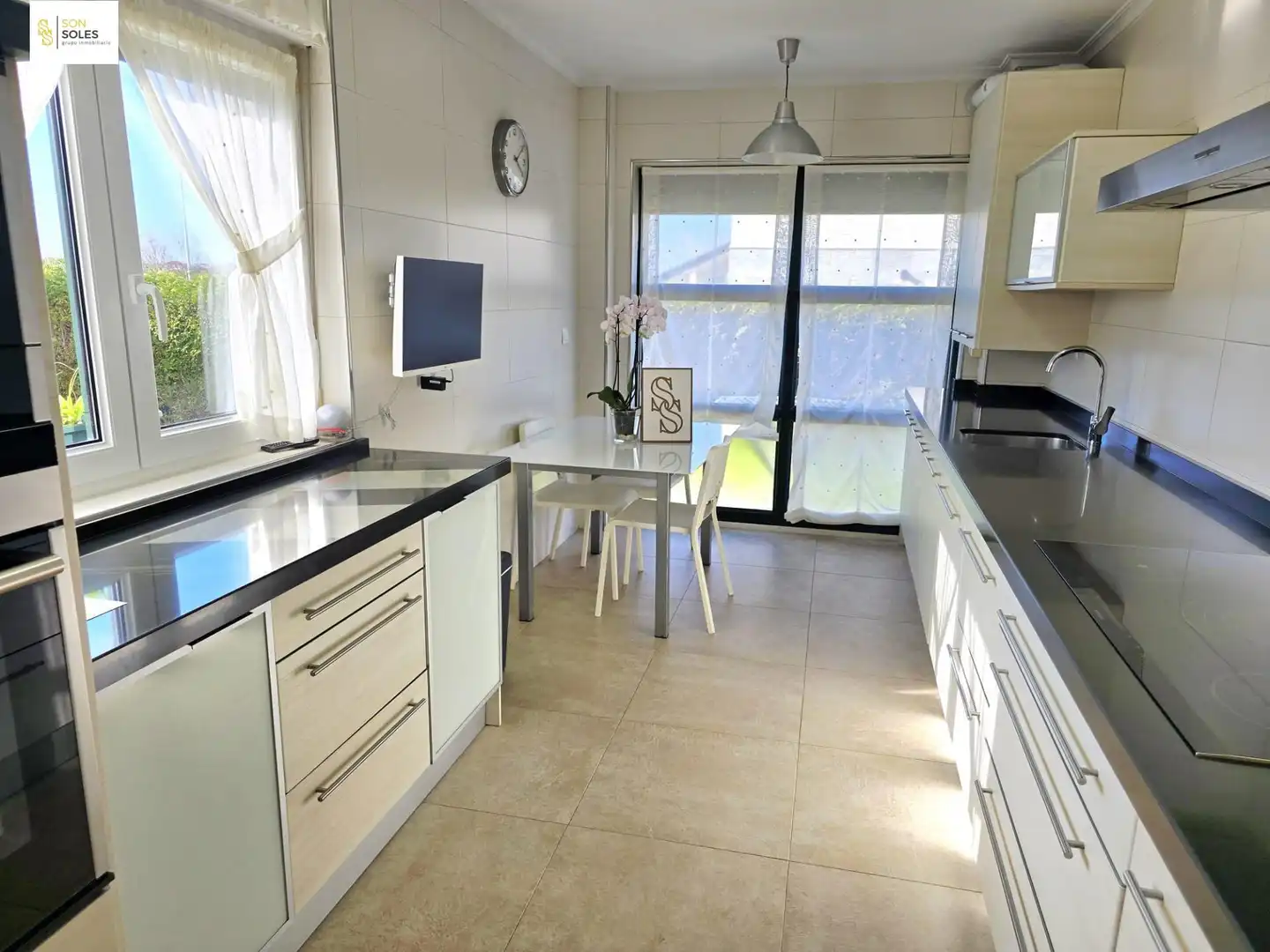Cocina de Casa o chalet en venta en Santa Cruz de Bezana con Calefacción, Jardín privado y Terraza