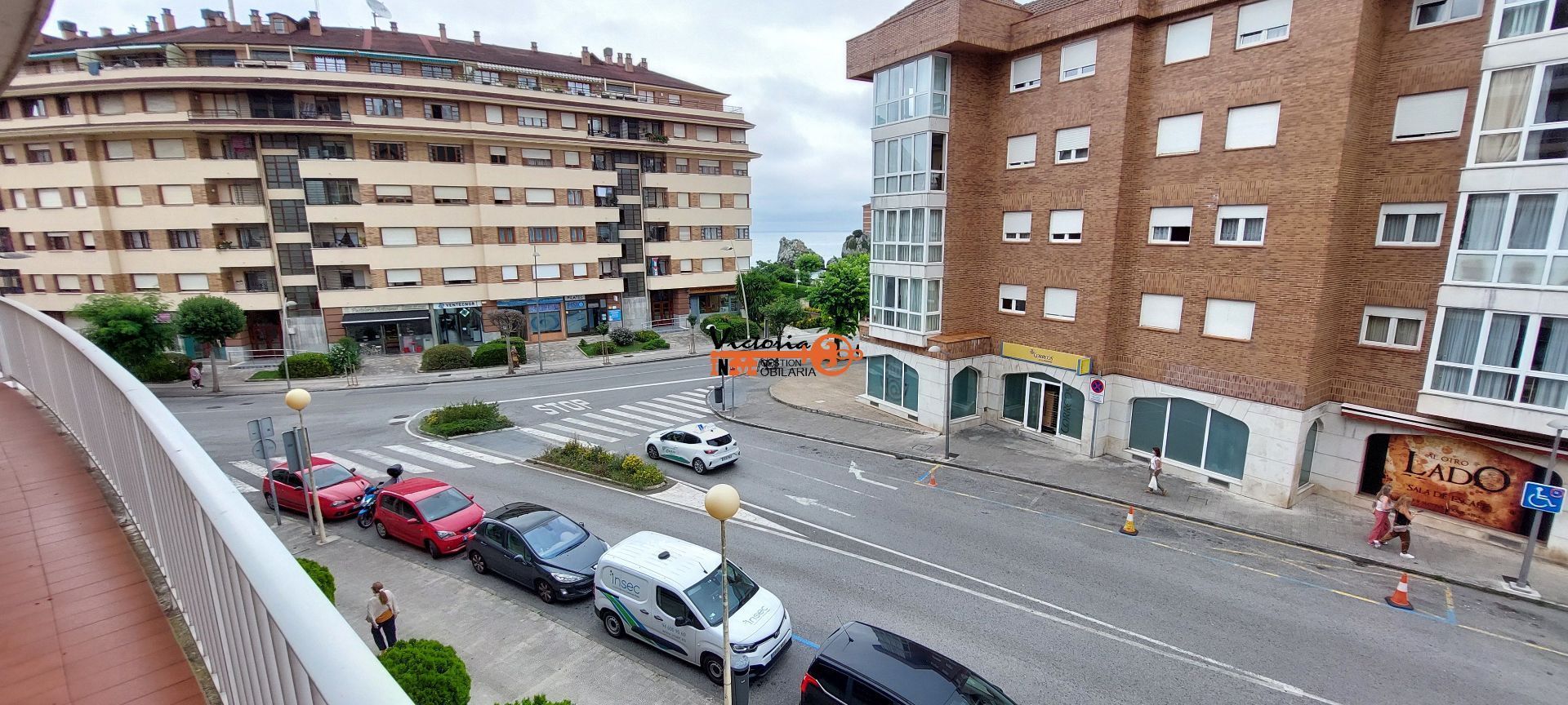 Vista exterior de Pis en venda en Castro-Urdiales amb Calefacció, Terrassa i Traster