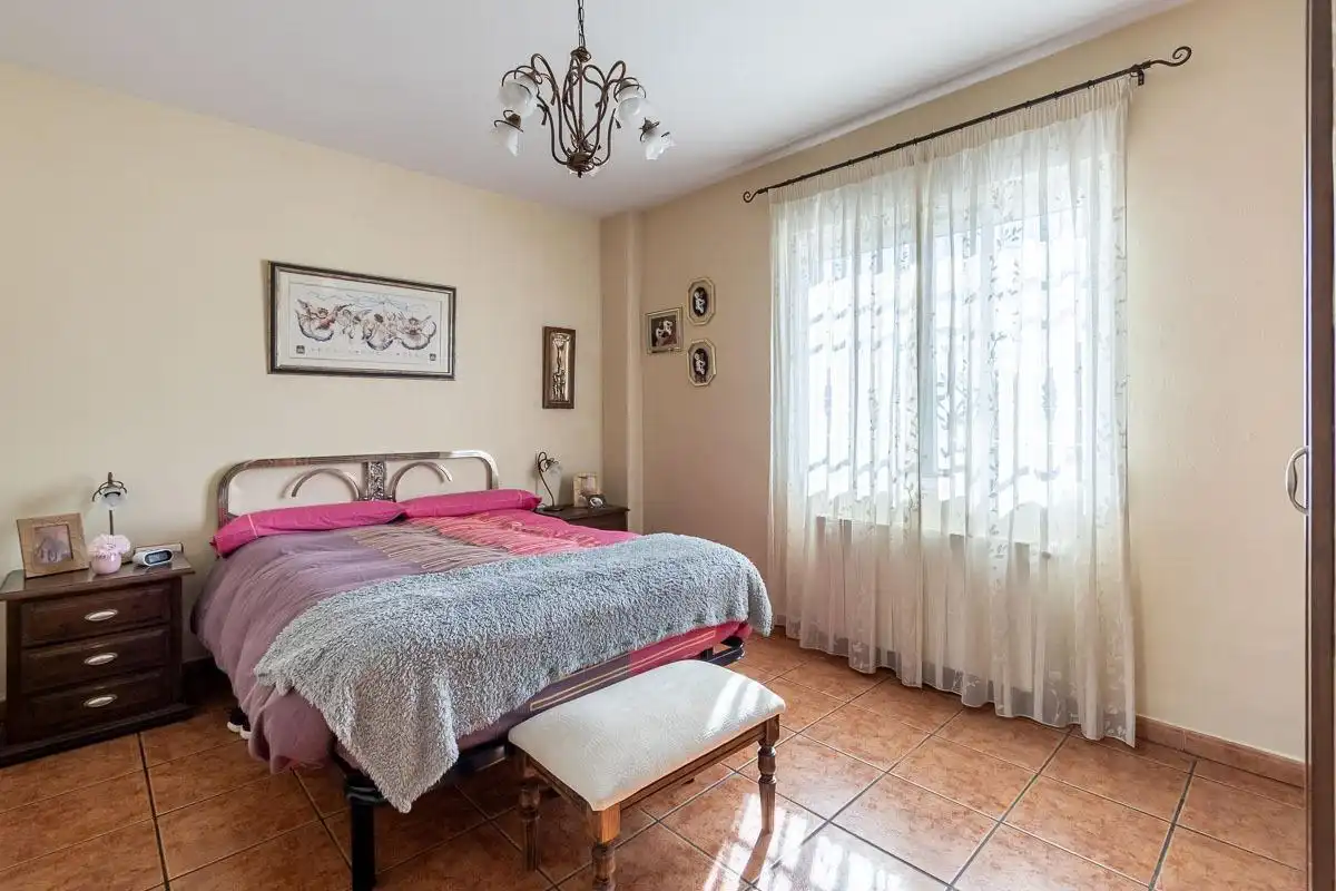Dormitori de Casa o xalet en venda en Las Gabias amb Calefacció, Jardí privat i Terrassa