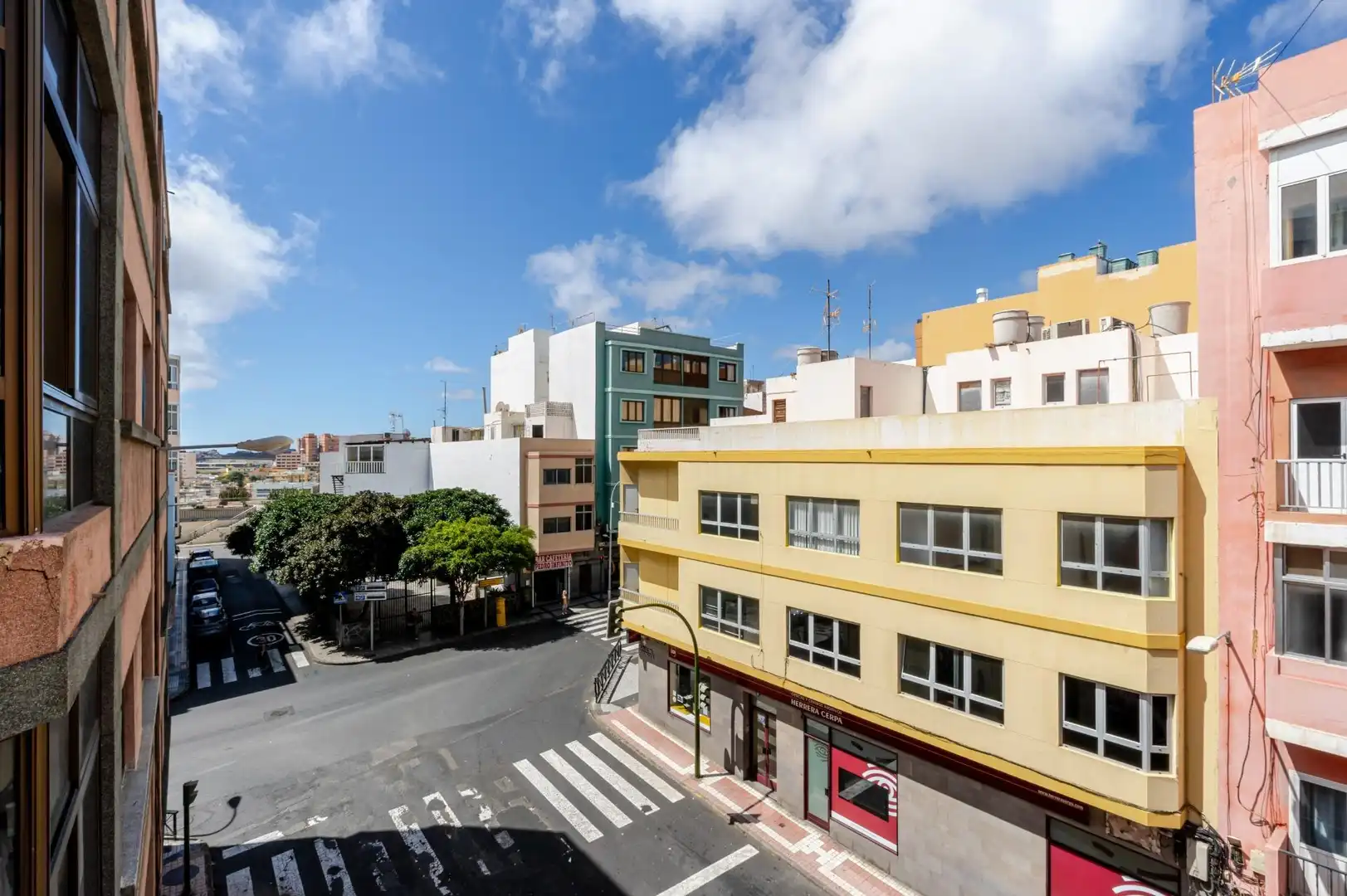 Außenansicht von Wohnung zum Verkauf in Las Palmas de Gran Canaria mit Parkett, Abstellraum und Möbliert