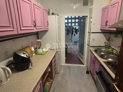 Kitchen of Flat for sale in  Granada Capital