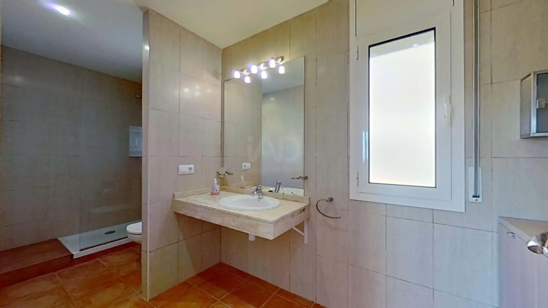 Bathroom of Houses for rent in Roda de Berà