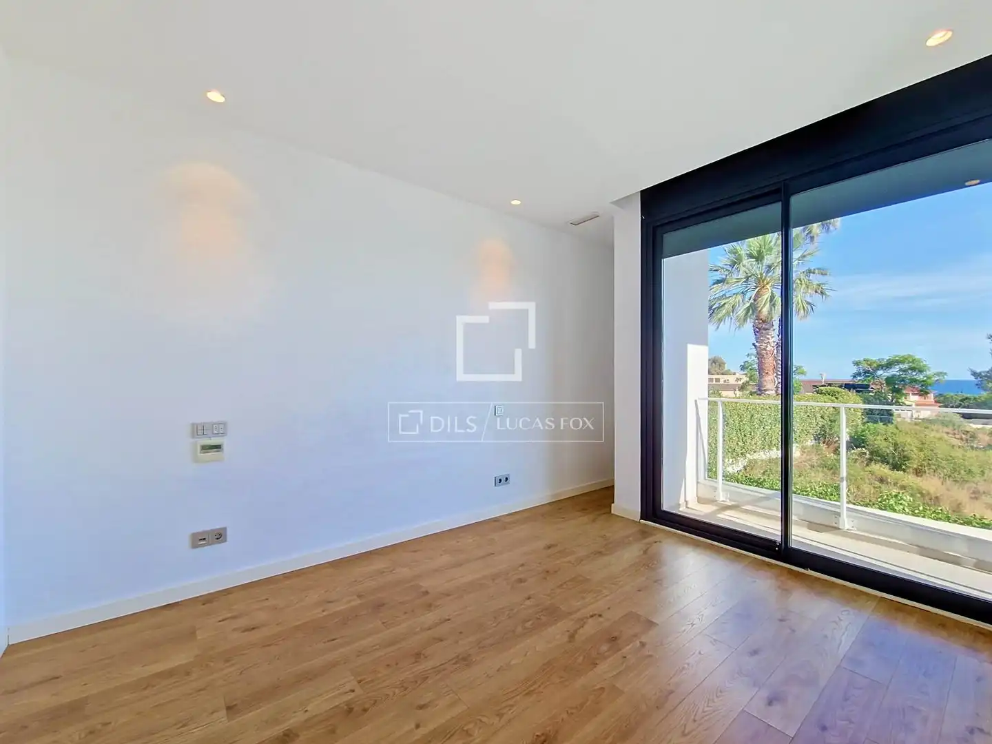 Schlafzimmer von Haus oder Chalet zum Verkauf in Vilanova i la Geltrú mit Klimaanlage, Heizung und Privatgarten