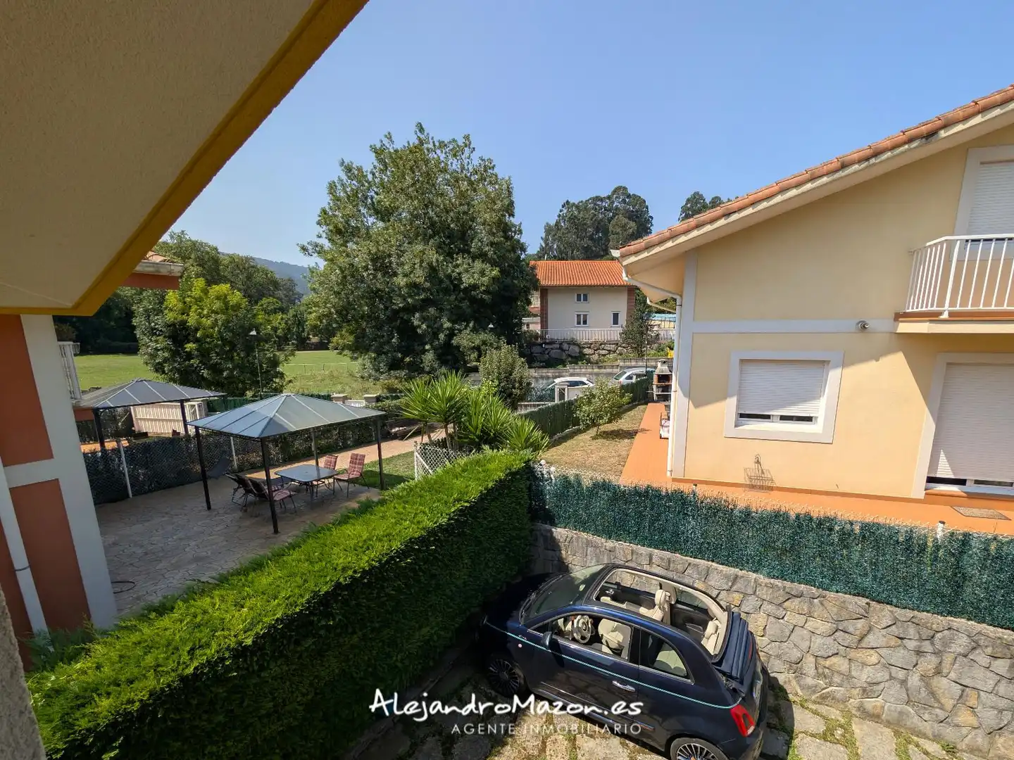 Terrasse von Einfamilien-Reihenhaus zum Verkauf in Castro-Urdiales mit Heizung, Privatgarten und Terrasse