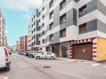 Single parking space for sale in Calle de la Pista 14