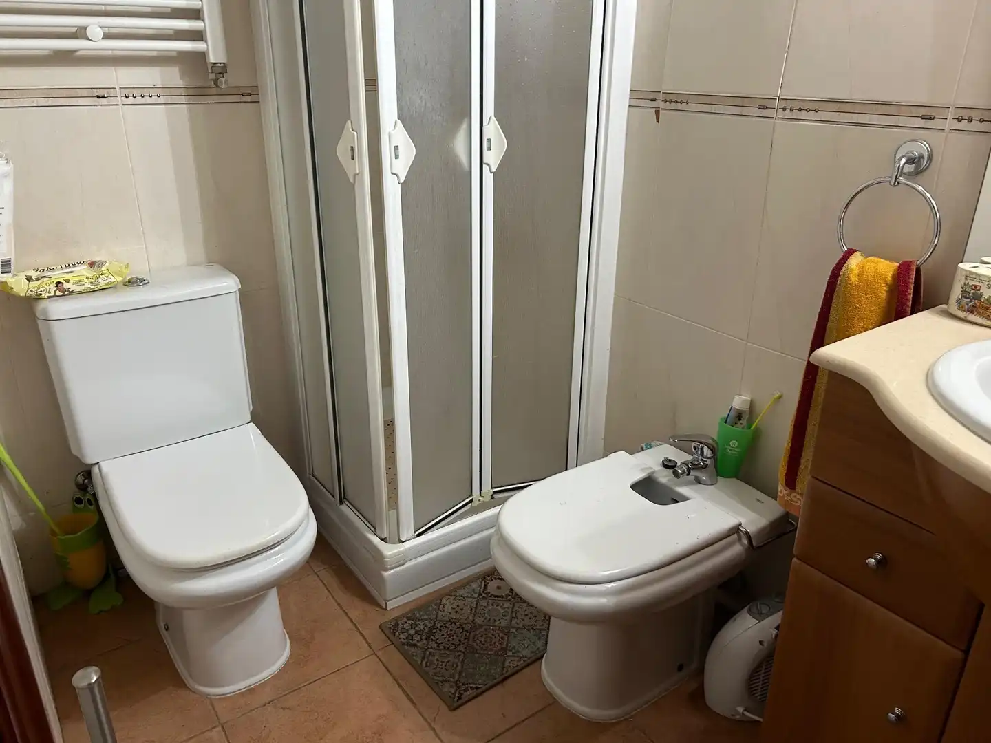 Badezimmer von Wohnung zum Verkauf in Mataró mit Heizung und Balkon