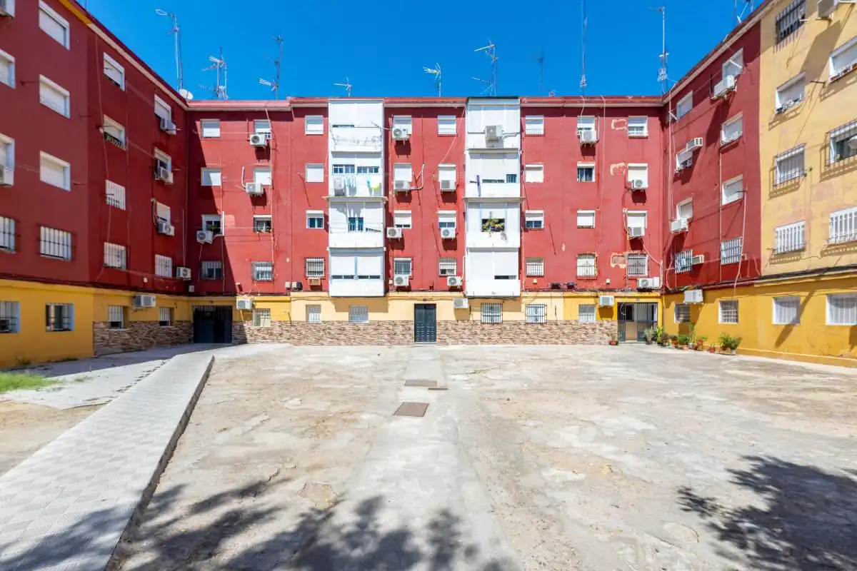 Vista exterior de Planta baja en venta en Sevilla con Calefacción