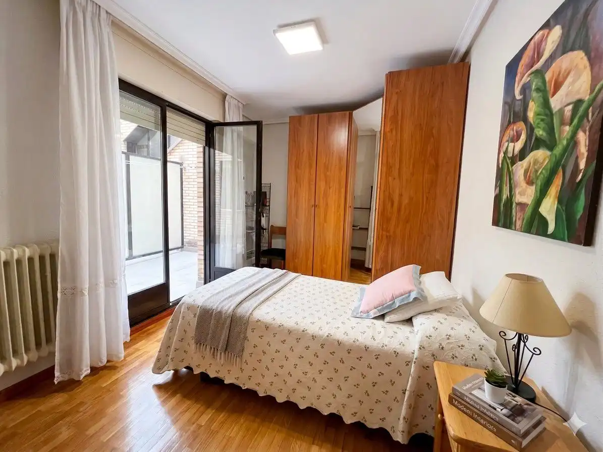 Habitación de Piso en venta en  Logroño con Calefacción, Parquet y Terraza