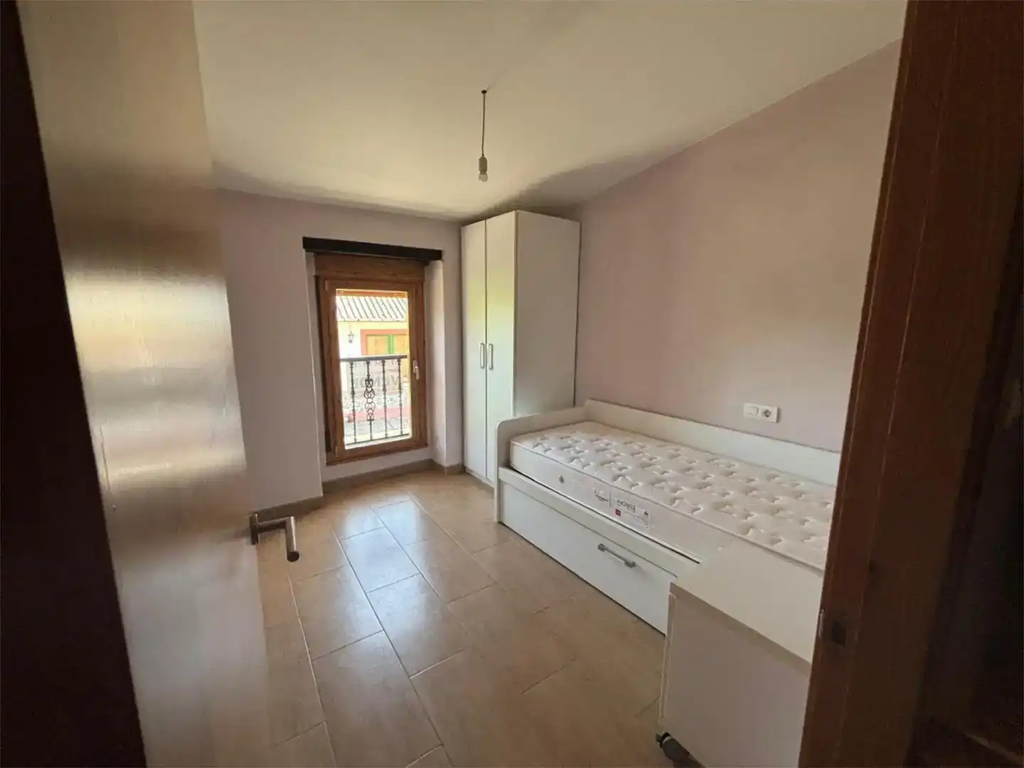 Dormitori de Casa adosada en venda en Guitiriz amb Jardí privat, Moblat i Forn