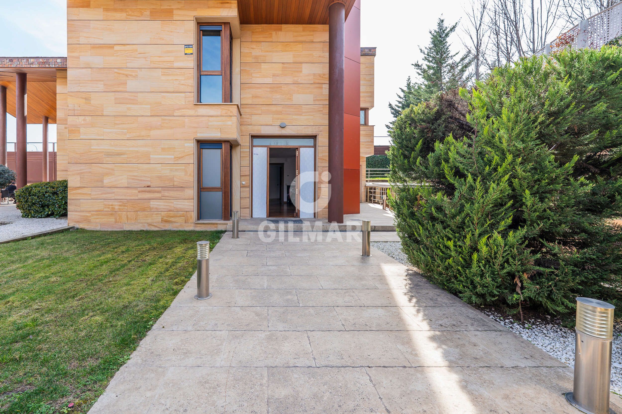 Vista exterior de Casa o chalet en venta en  Madrid Capital con Calefacción, Jardín privado y Piscina