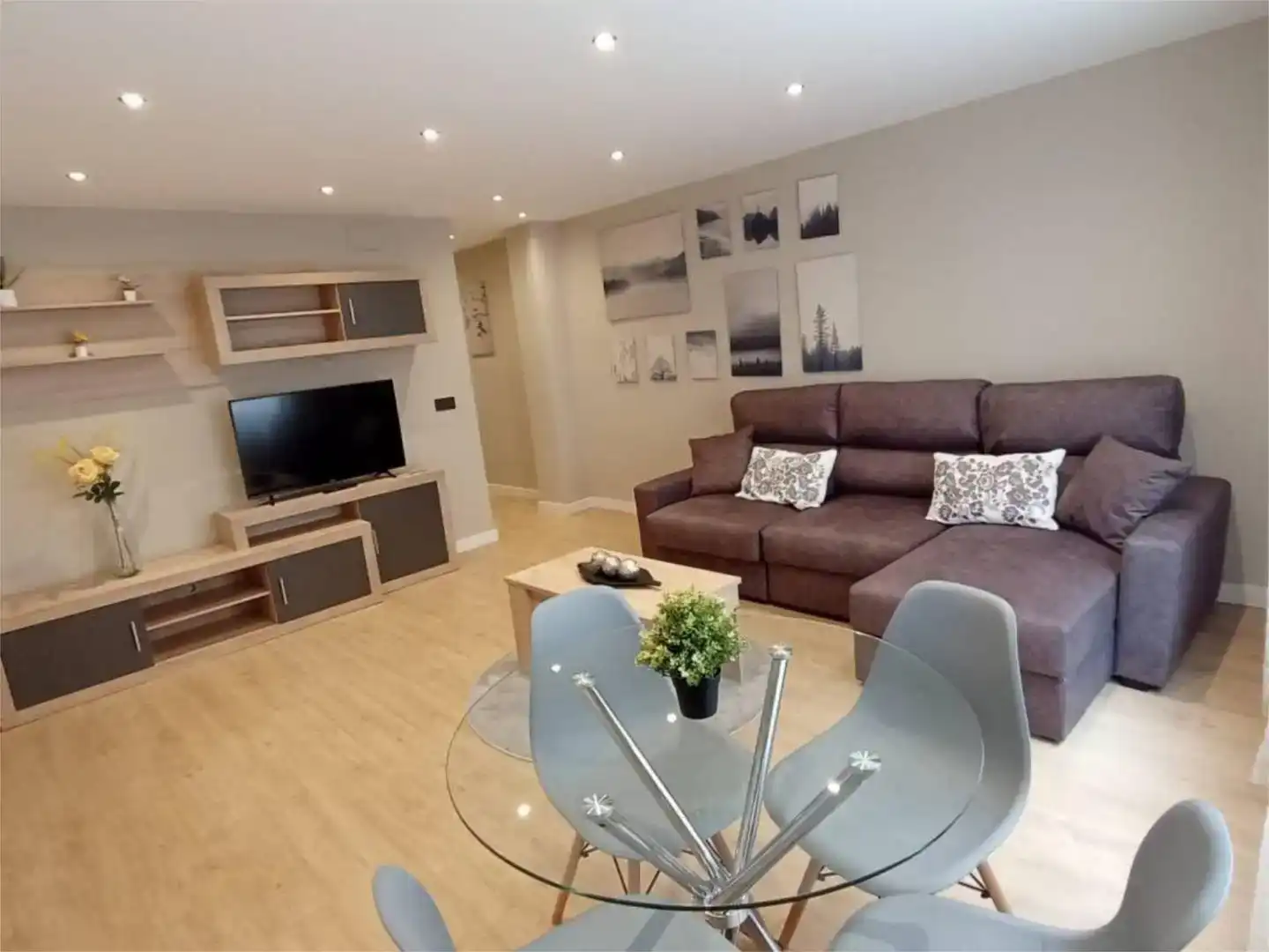 Wohnzimmer von Wohnungen zur Miete in Oviedo 