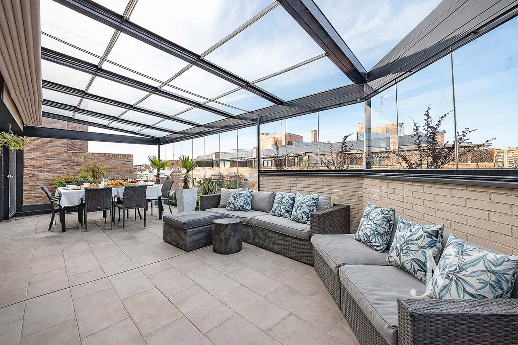 Terraza de Ático en venta en  Madrid Capital con Aire acondicionado, Calefacción y Jardín privado