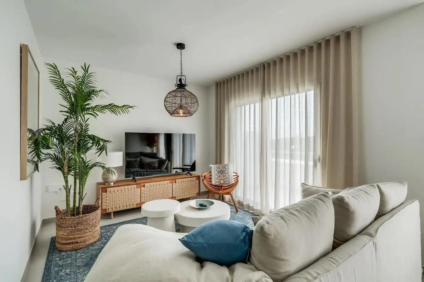 Sala d'estar de Dúplex de lloguer en Estepona amb Aire condicionat, Calefacció i Terrassa