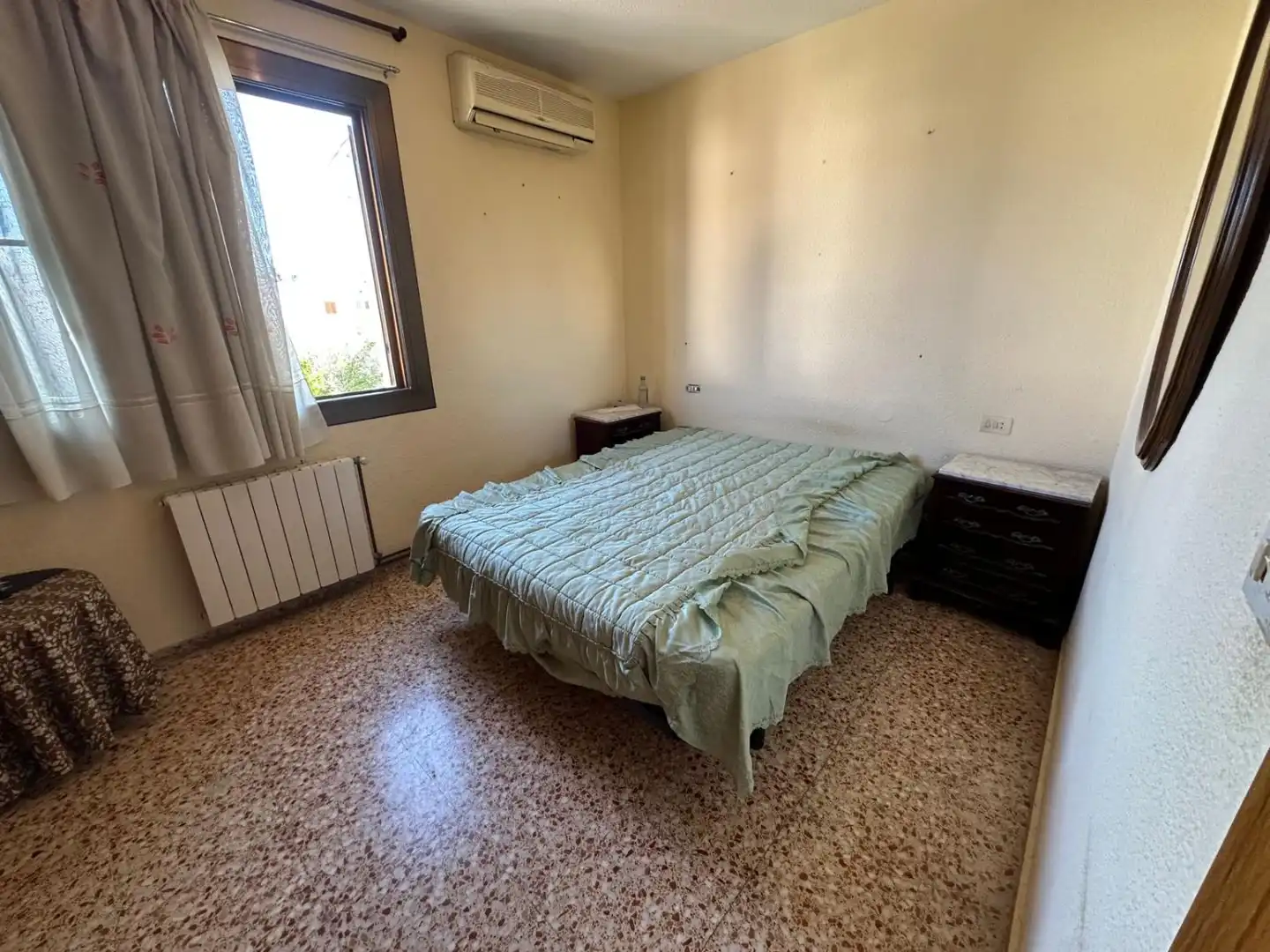 Schlafzimmer von Einfamilien-Reihenhaus zum Verkauf in Benicasim / Benicàssim mit Klimaanlage, Heizung und Terrasse