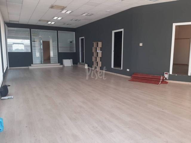 Local comercial en Venta en Calle Violant d´Hongria en Sant Pere i Sant Pau