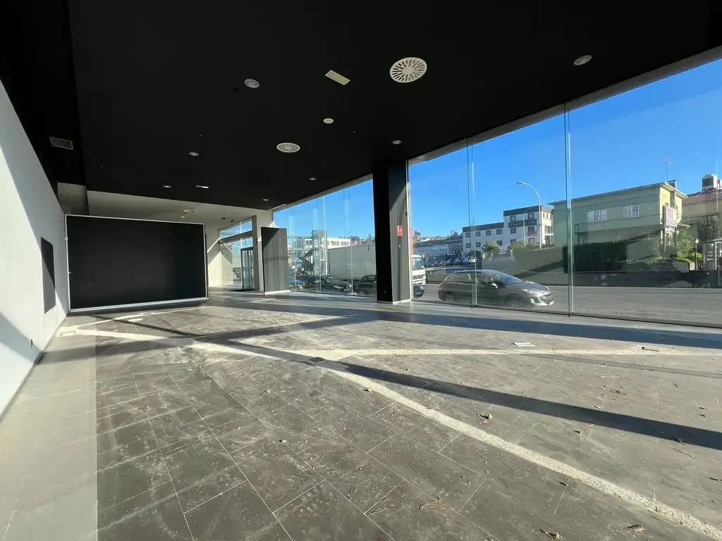 Nave industrial de alquiler en Oleiros con Calefacción