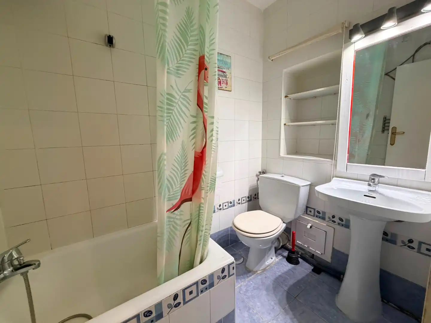 Baño de Apartamento en venta en Madrid con Calefacción