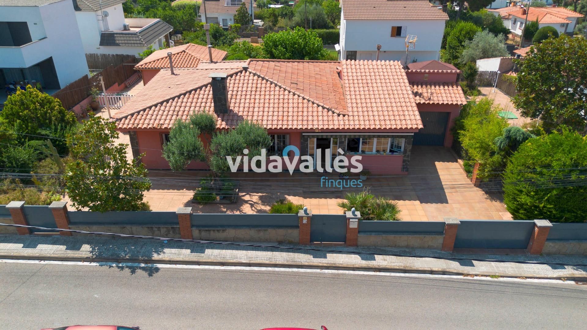 Exterior view of House or chalet for sale in Cànoves I Samalús