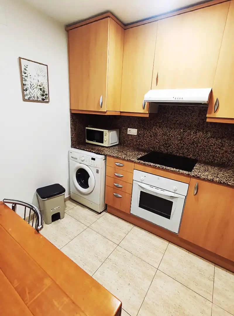 Cocina de Piso de alquiler en Terrassa con Amueblado, Horno y Lavadora