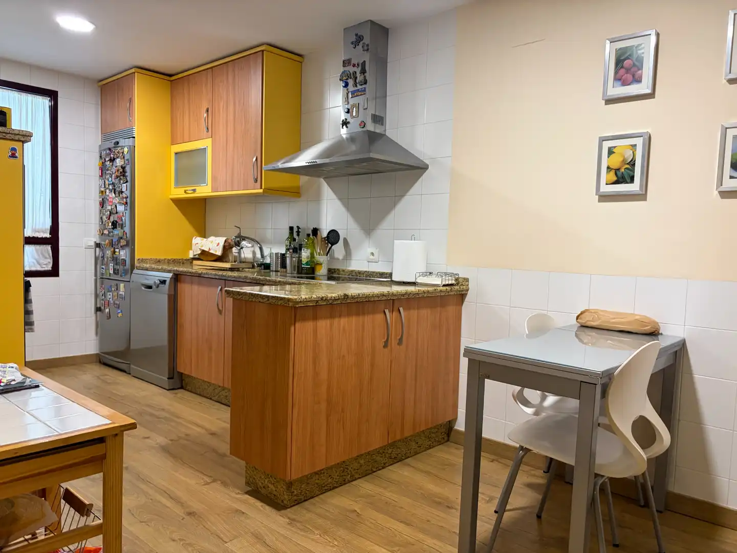 Küche von Wohnung zum Verkauf in Plasencia mit Klimaanlage, Schwimmbad und Balkon