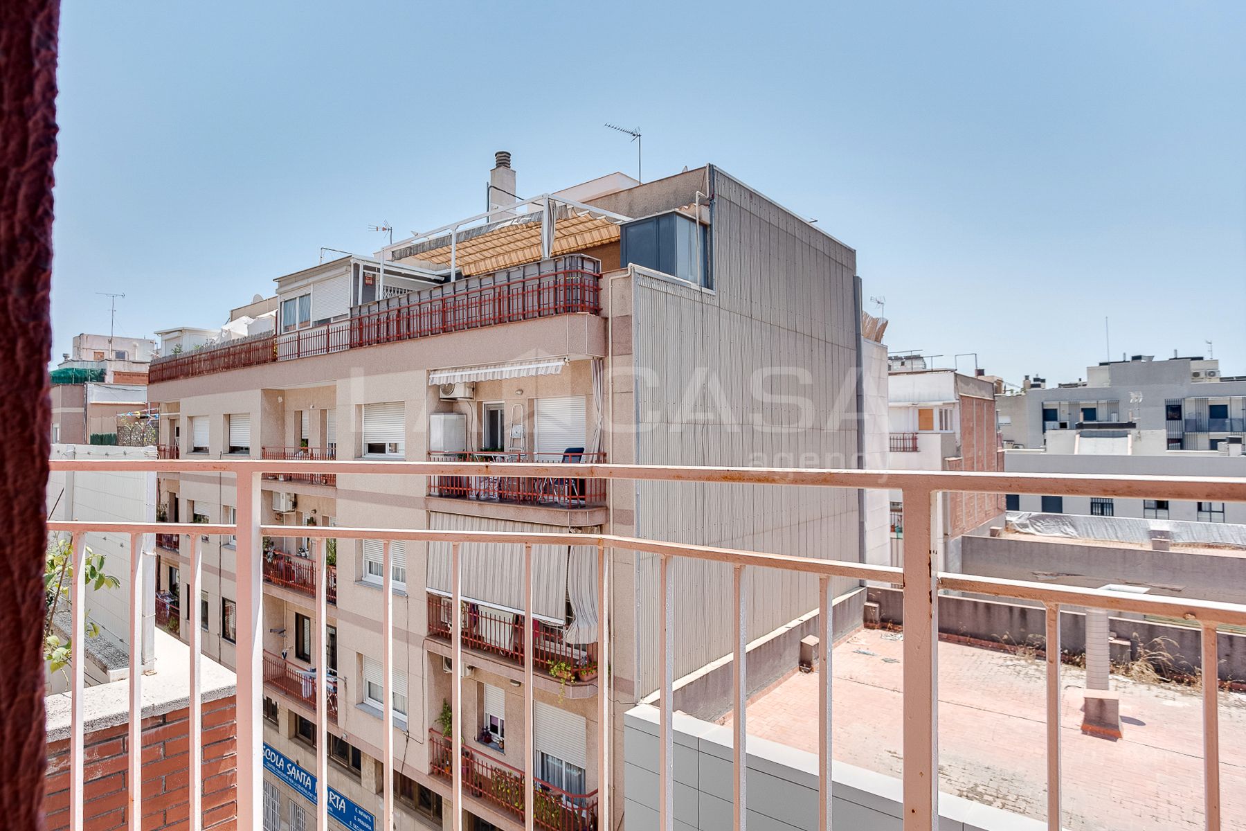 Vista exterior de Piso en venta en L'Hospitalet de Llobregat