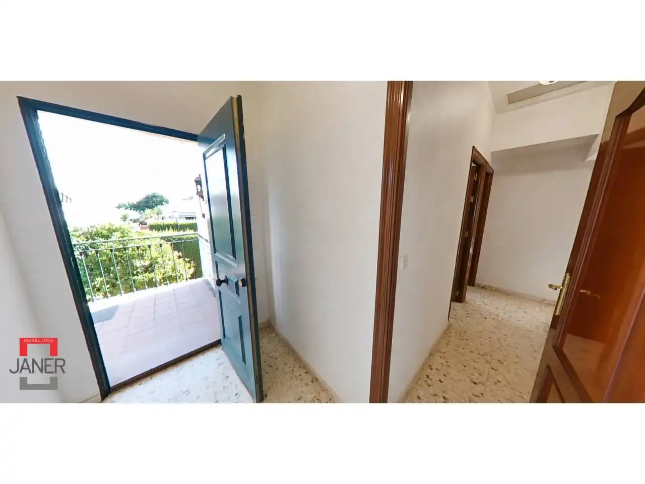 Houses for sale in Tomares  with Air Conditioner, Private garden and Terrace