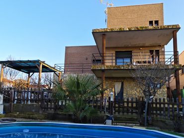 Casa con balcón en venta en Cedillo del Condado