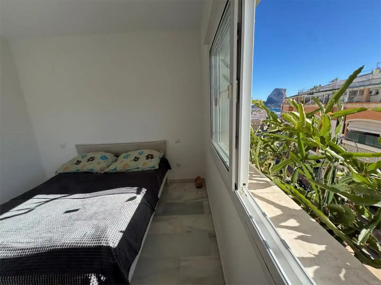 Dormitori de Apartament en venda en Calpe / Calp amb Aire condicionat, Piscina i Balcó