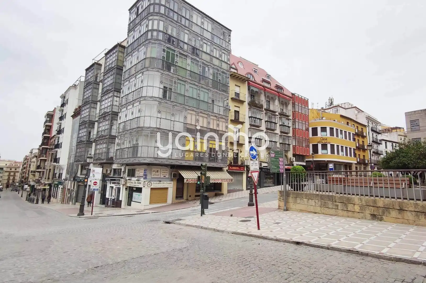 Außenansicht von Gebäude zur Miete in Jaén