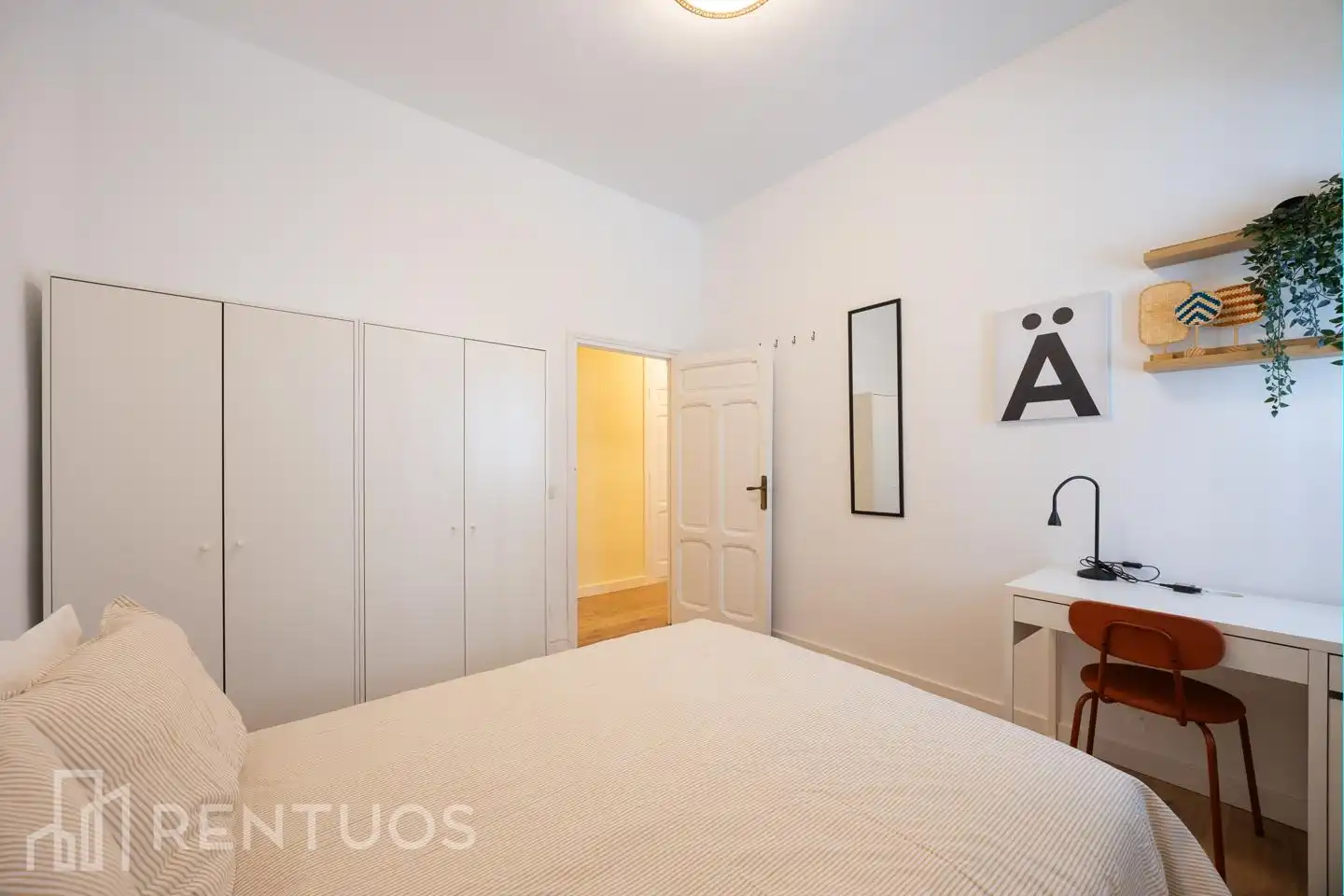 Schlafzimmer von Erdgeschoss zur Miete in Madrid mit Heizung, Parkett und Möbliert