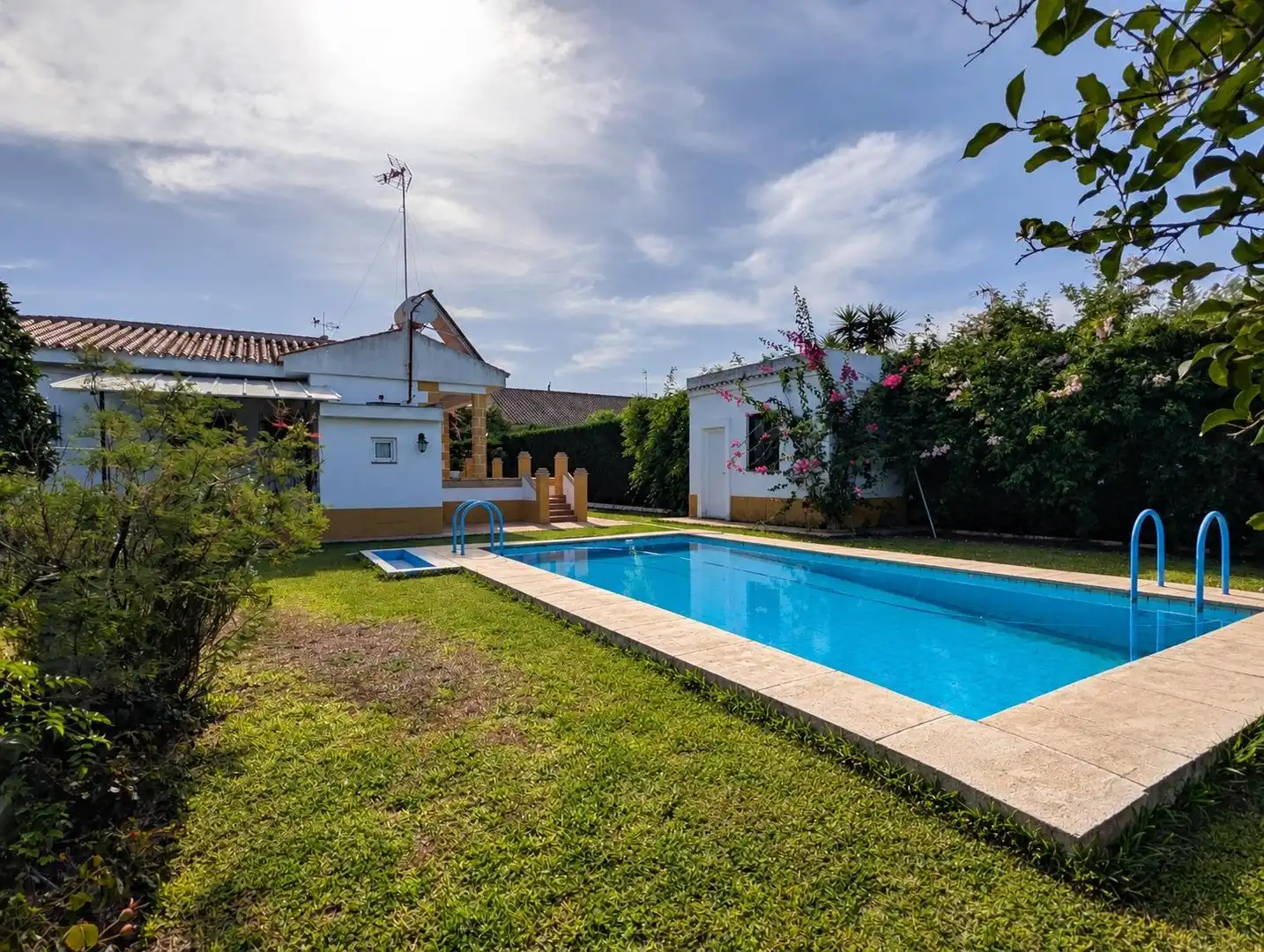 Detached house with pool for sale in Sanlúcar la Mayor, imagen 24