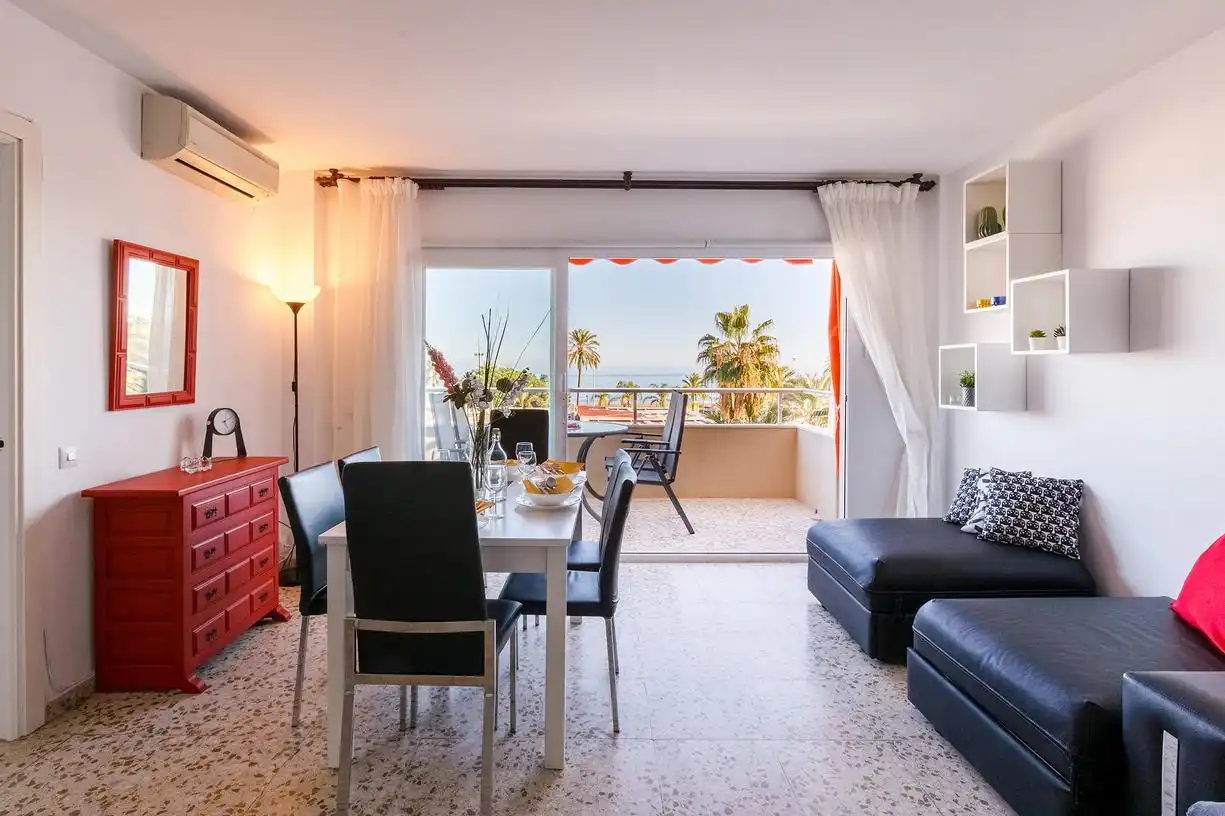 Living room of Flat for sale in Vélez-Málaga  with Air Conditioner, Terrace and Storage room