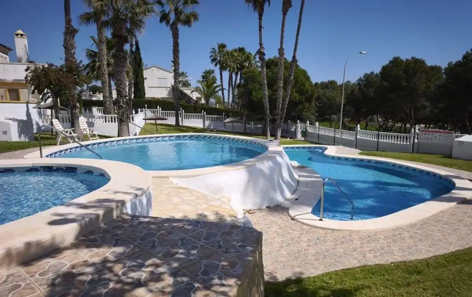 Bungalow with pool for sale in S-1 CANAL 13